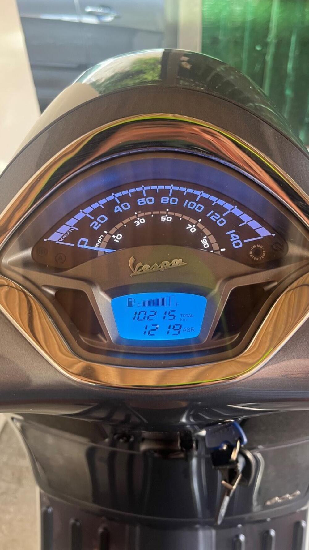 Vespa GTS 300 Hpe (2019) (2)
