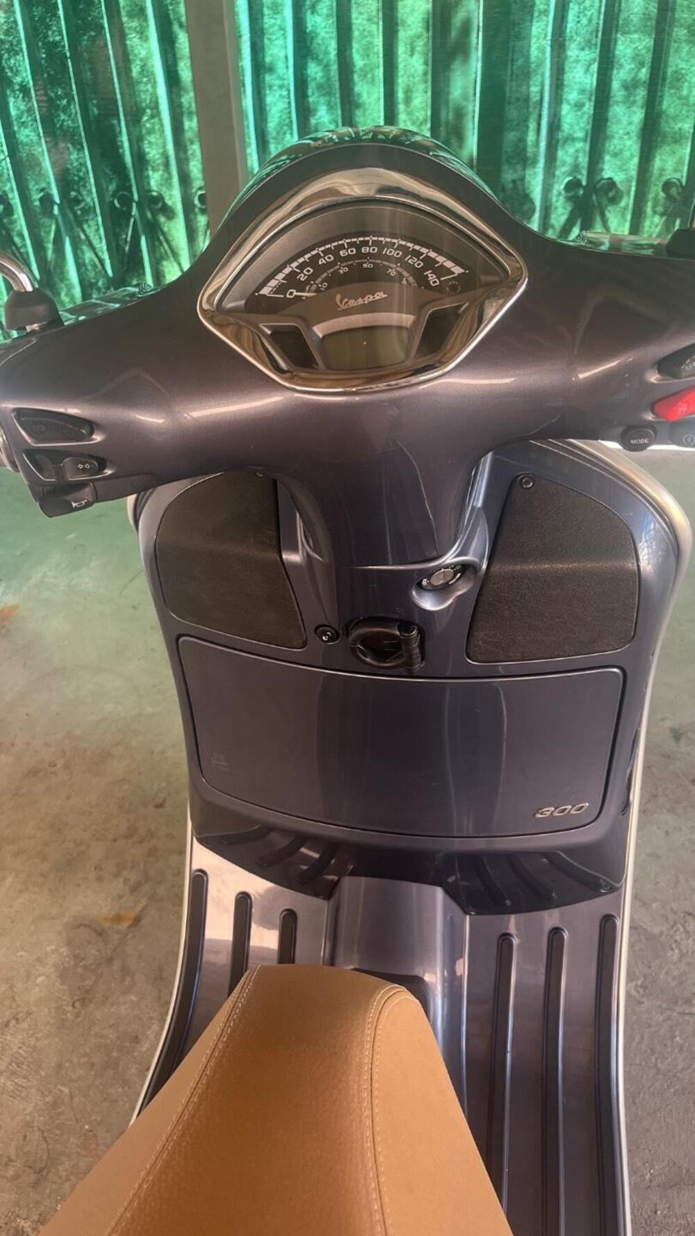 Vespa GTS 300 Hpe (2019) (3)