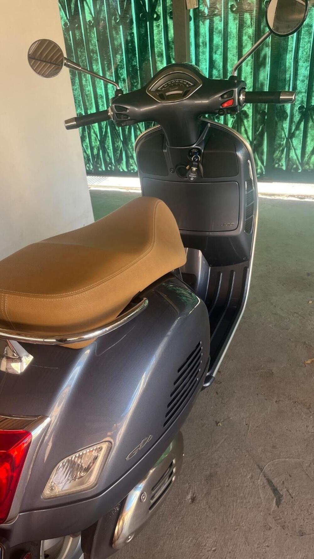 Vespa GTS 300 Hpe (2019) (4)