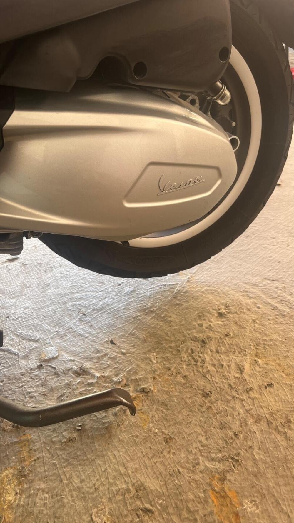 Vespa GTS 300 Hpe (2019) (7)