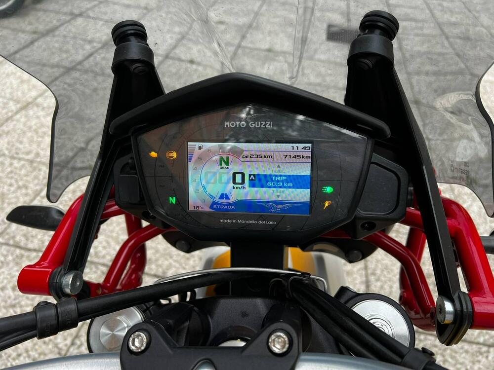 Moto Guzzi V85 TT Evocative Graphics (2019 - 20) (4)