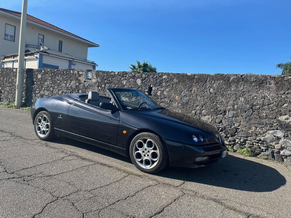 Alfa Romeo Spider d'epoca a Bologna