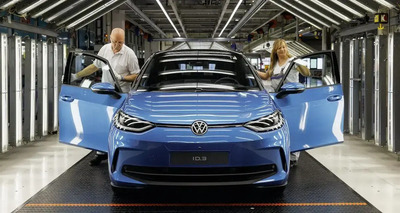Volkswagen blocca la produzione: le auto elettriche non si vendono pi&ugrave;