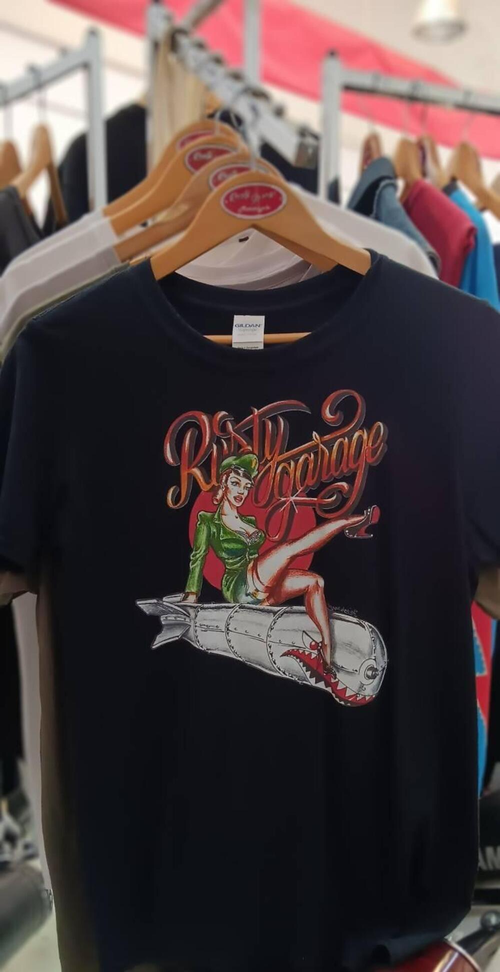 T-Shirt Rusty Garage Pin-Up Donna Colore Nero