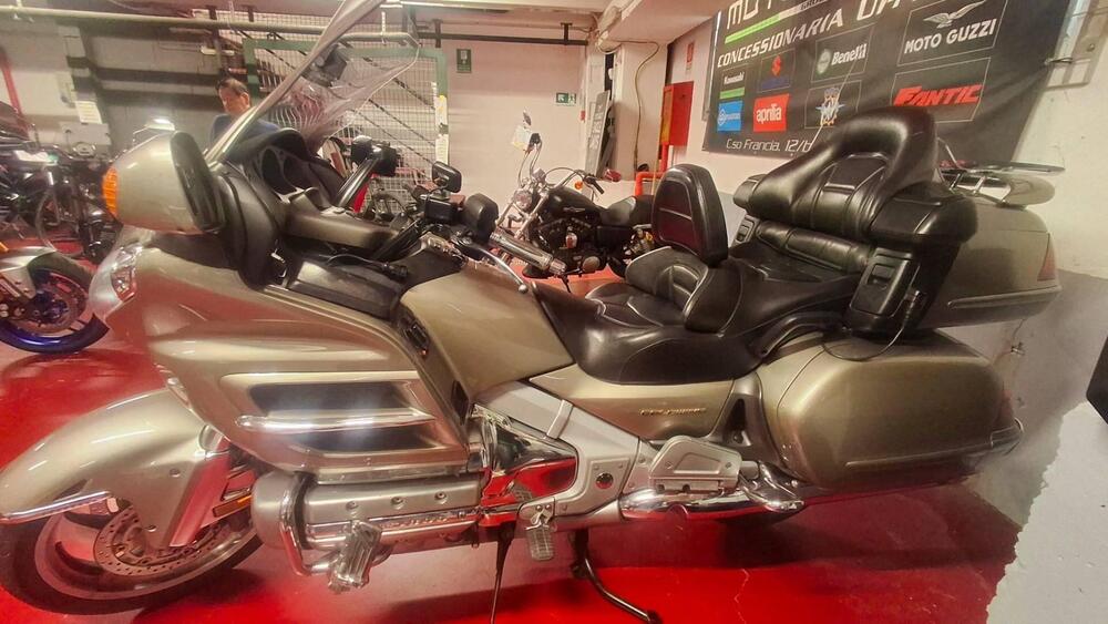 Honda GL 1800 Gold Wing (2000 - 05) (2)