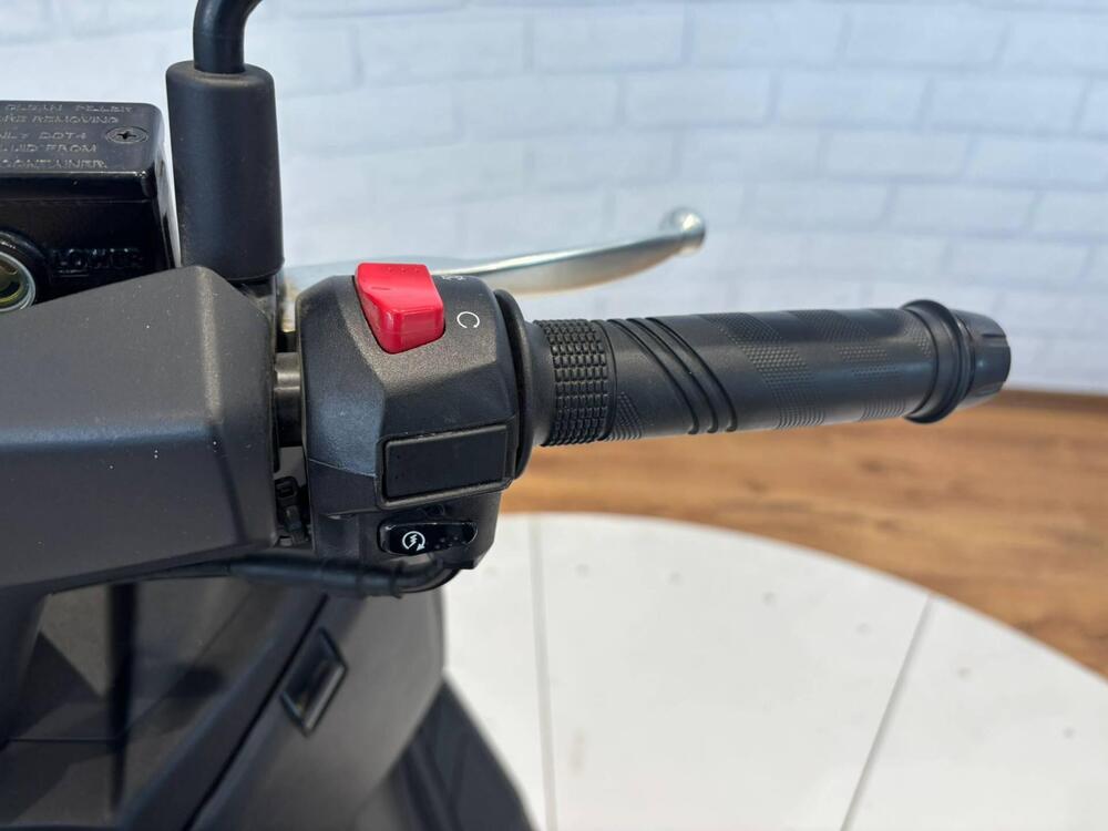 Sym Joymax 300 Z+ (2021 - 24) (8)