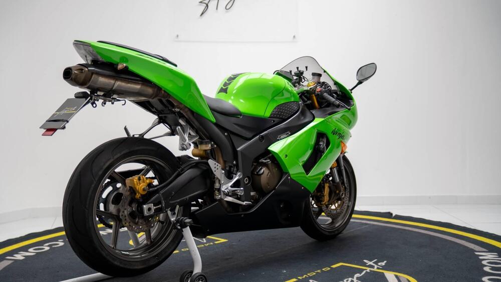 Kawasaki Ninja 636 ZX-6R (2005 - 06) (4)