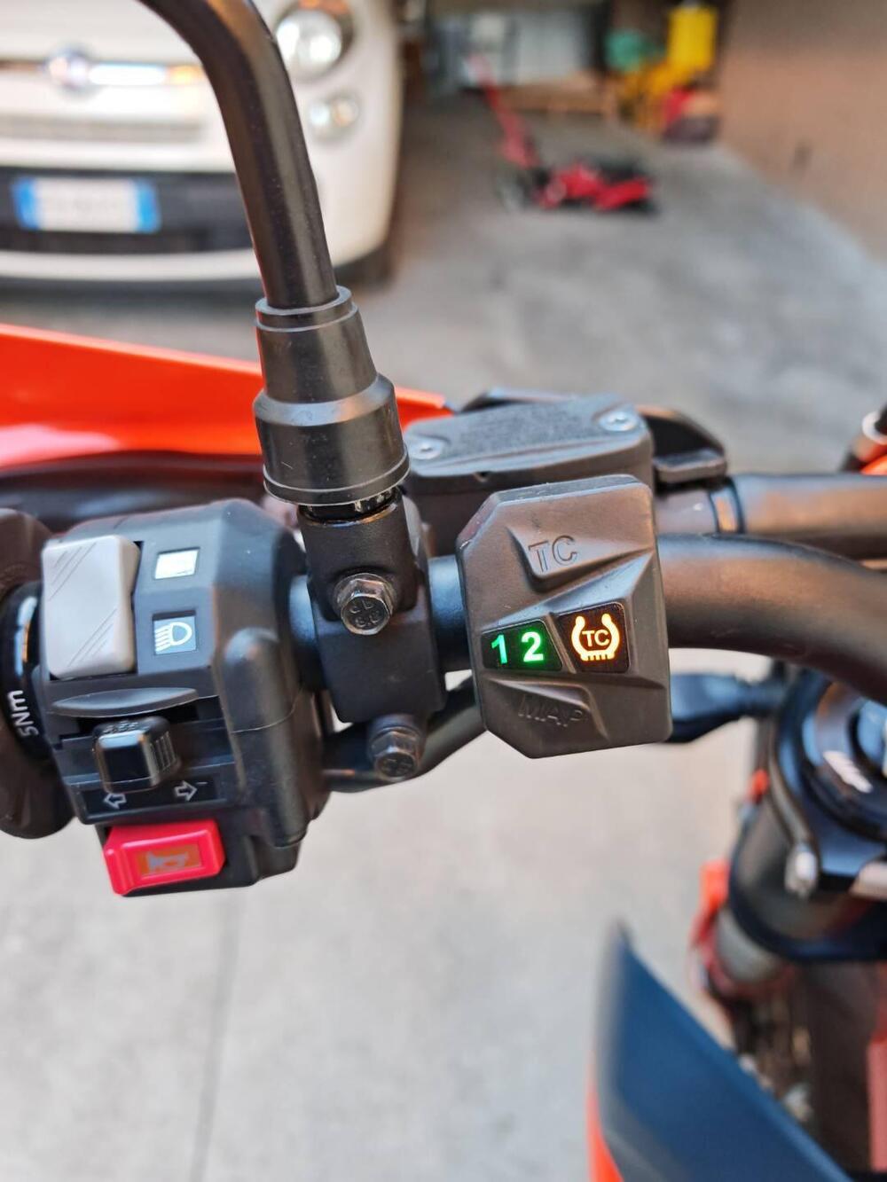 KTM 690 SMC R (2023 - 25) (16)