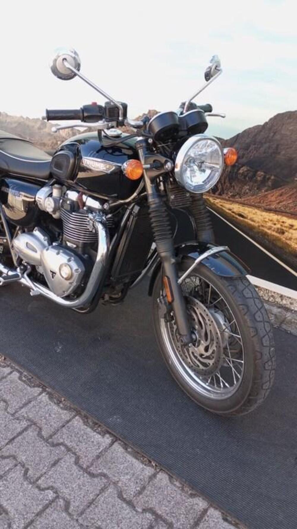 Triumph Bonneville T120 (2016 - 20) (2)