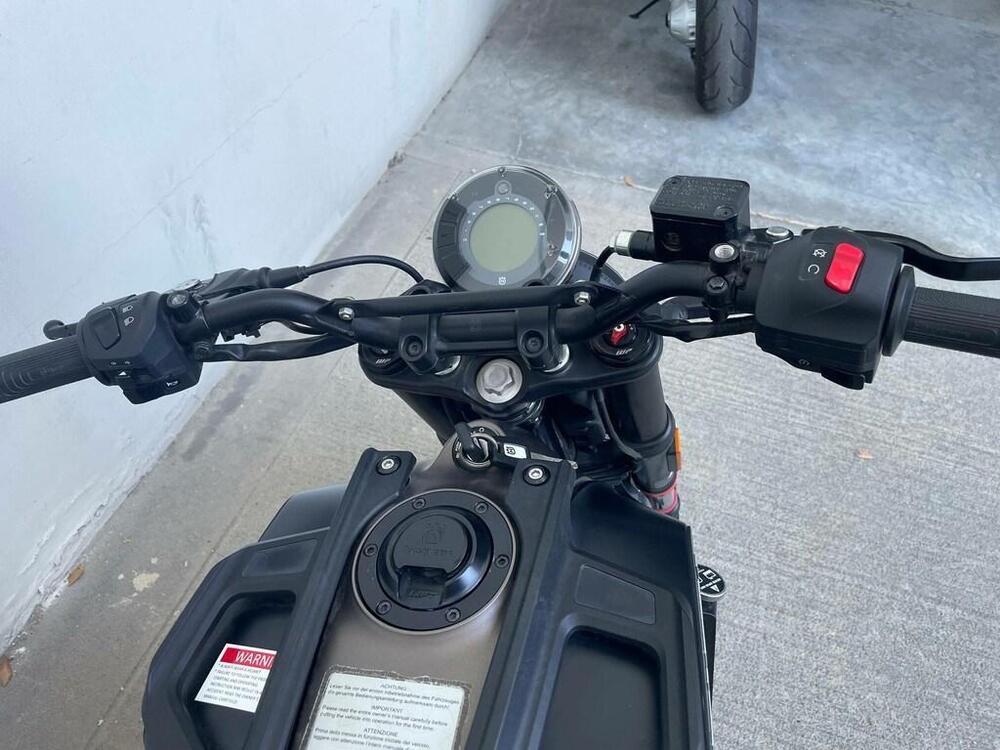 Husqvarna Svartpilen 401 (2021 - 23) (4)