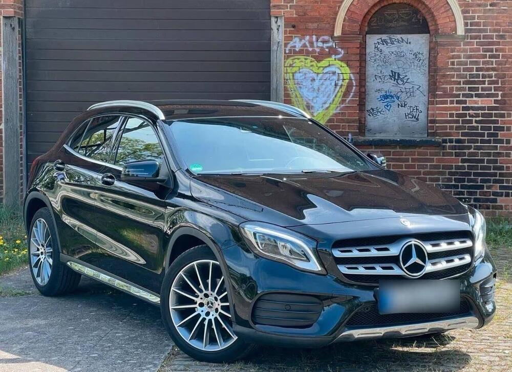 Mercedes-Benz GLA SUV usata a Roma (2)