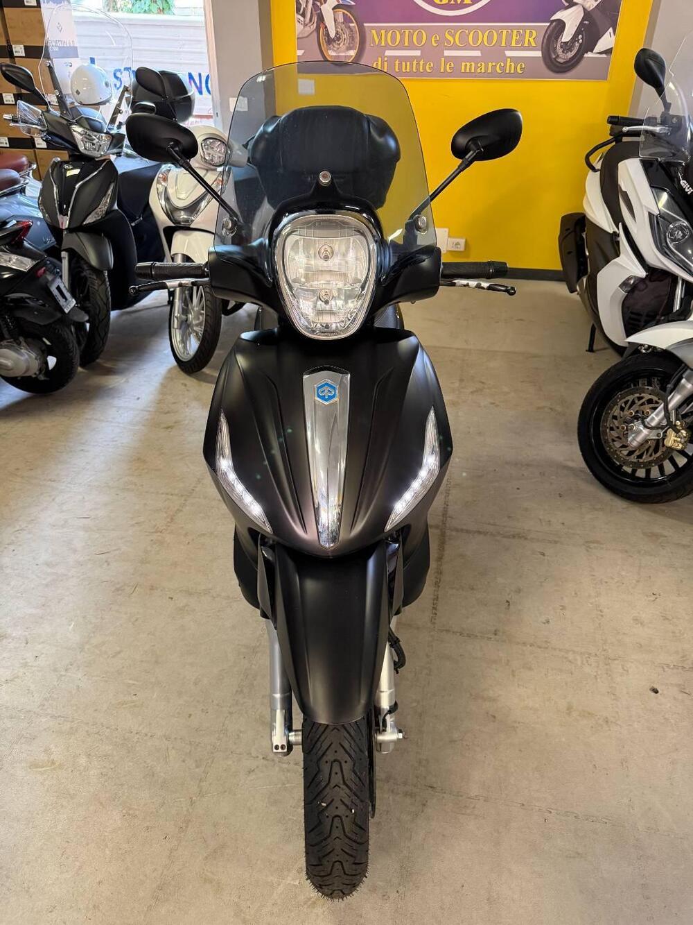 Piaggio Beverly 300 i.e. Police ABS-ASR (2017 - 20) (4)