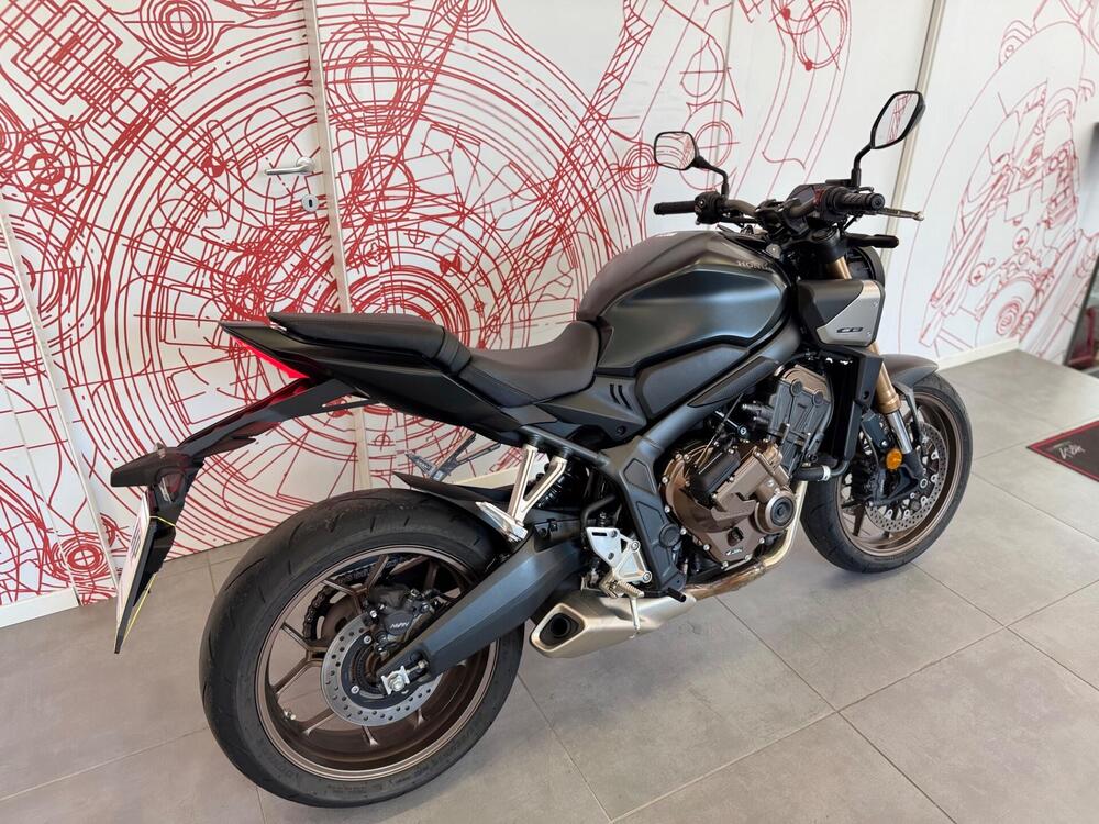 Honda CB 650 R E-Clutch (2024 - 26) (3)