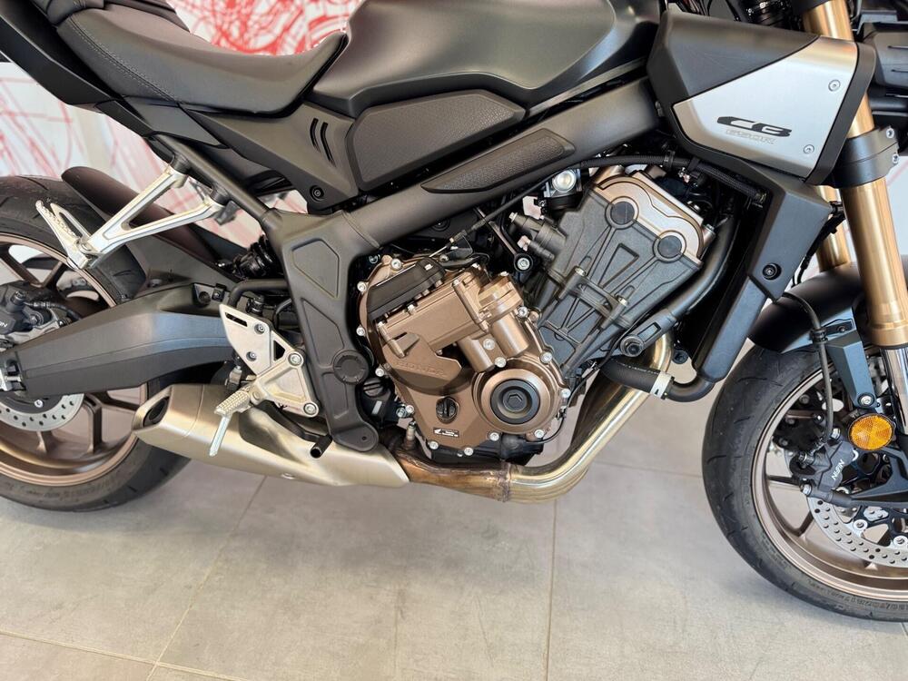 Honda CB 650 R E-Clutch (2024 - 26) (11)