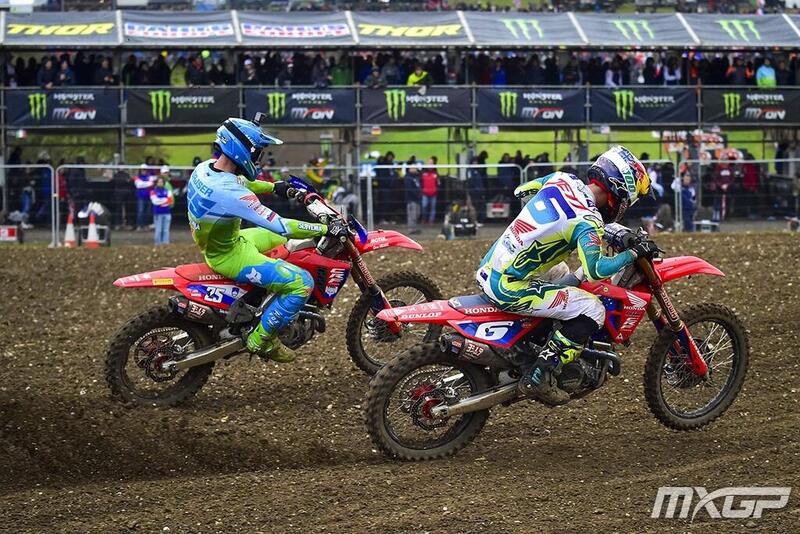 La straordinaria battaglia tra Jett Lawrence e Tim Gajser nel corso della terza manches di Matterley Basin