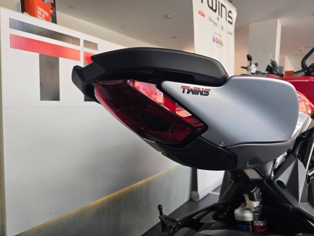 MV Agusta Brutale 800 RR Ottantesimo (2025 - 26) (9)