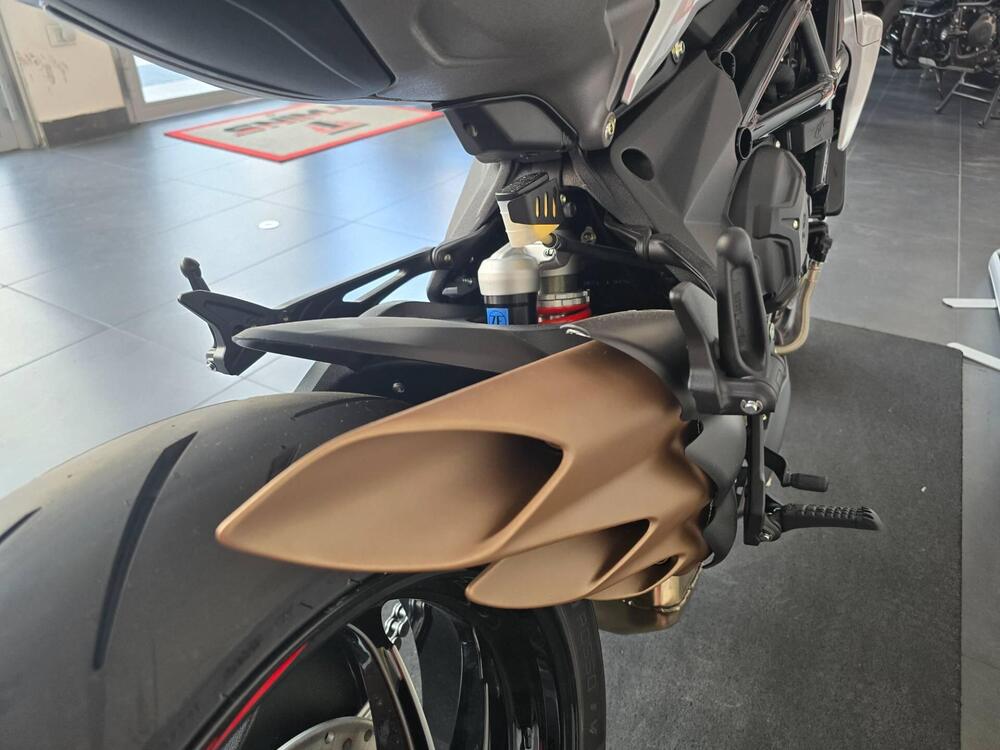 MV Agusta Brutale 800 RR Ottantesimo (2025 - 26) (10)
