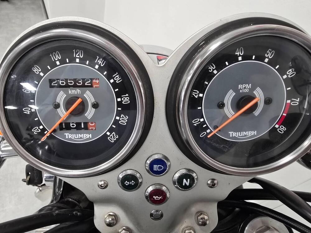 Triumph Bonneville T100 (2001 - 07) (5)