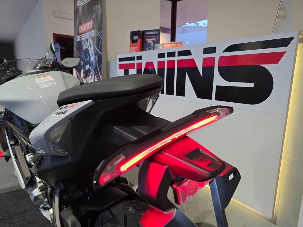 CFMOTO 675SR-R (2025 - 26) (9)