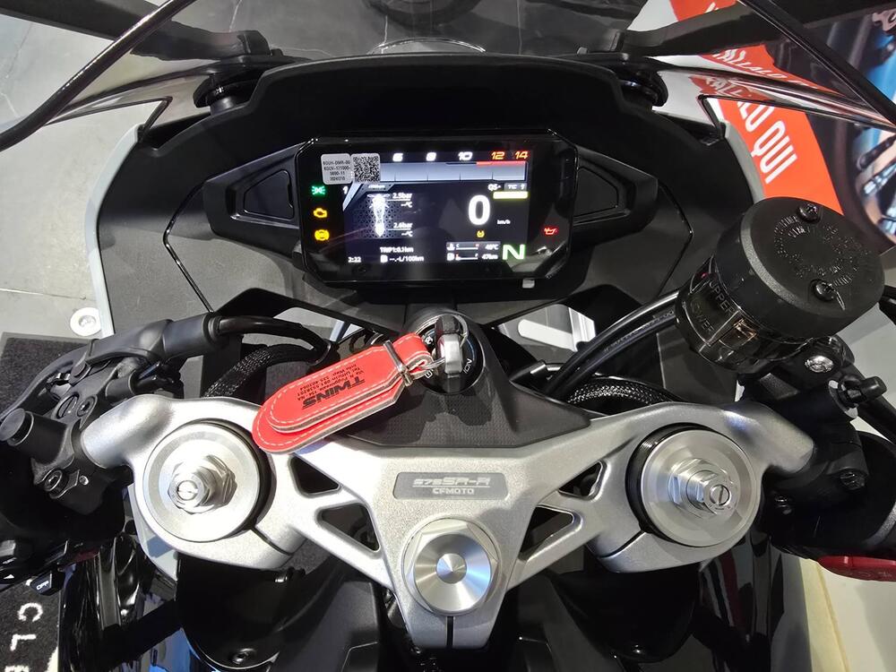 CFMOTO 675SR-R (2025 - 26) (14)
