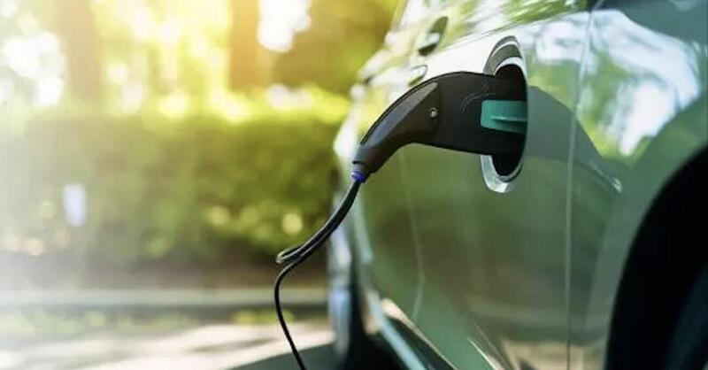 Francia: 50.000 auto elettriche a 95 euro al mese, torna il Leasing Sociale che ha fatto il sold out