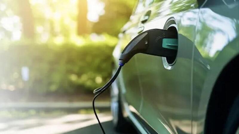 Francia: 50.000 auto elettriche a 95 euro al mese, torna il Leasing Sociale che ha fatto il sold out