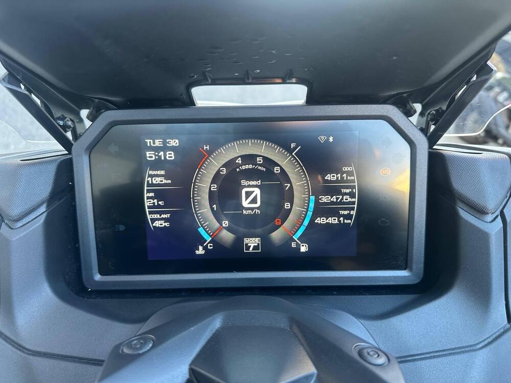 Yamaha T-Max 560 (2025 - 26) (9)