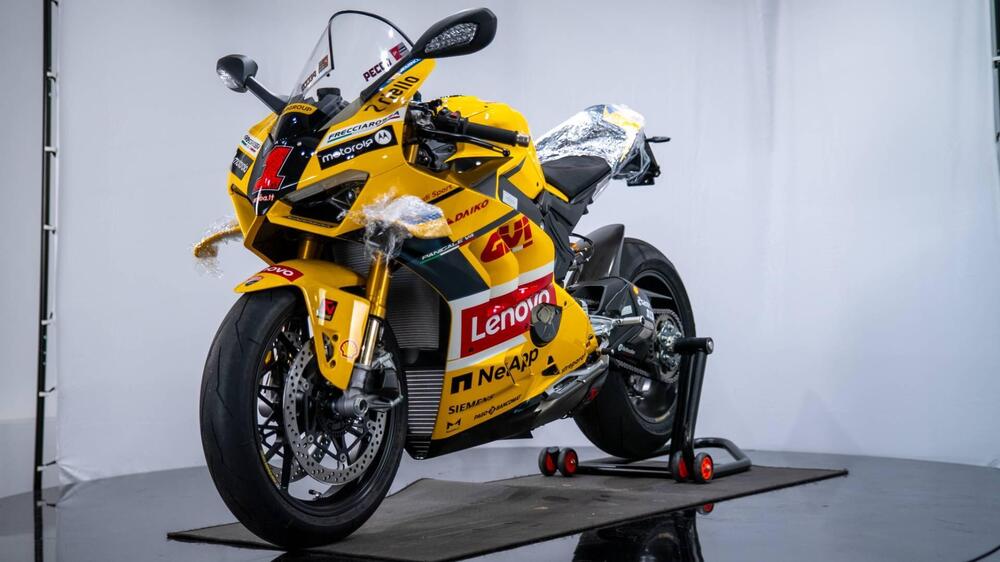 Ducati Panigale V4 Bagnaia 2022 World Champion Replica (2023) (3)