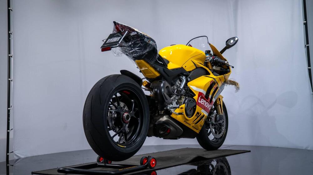 Ducati Panigale V4 Bagnaia 2022 World Champion Replica (2023) (7)