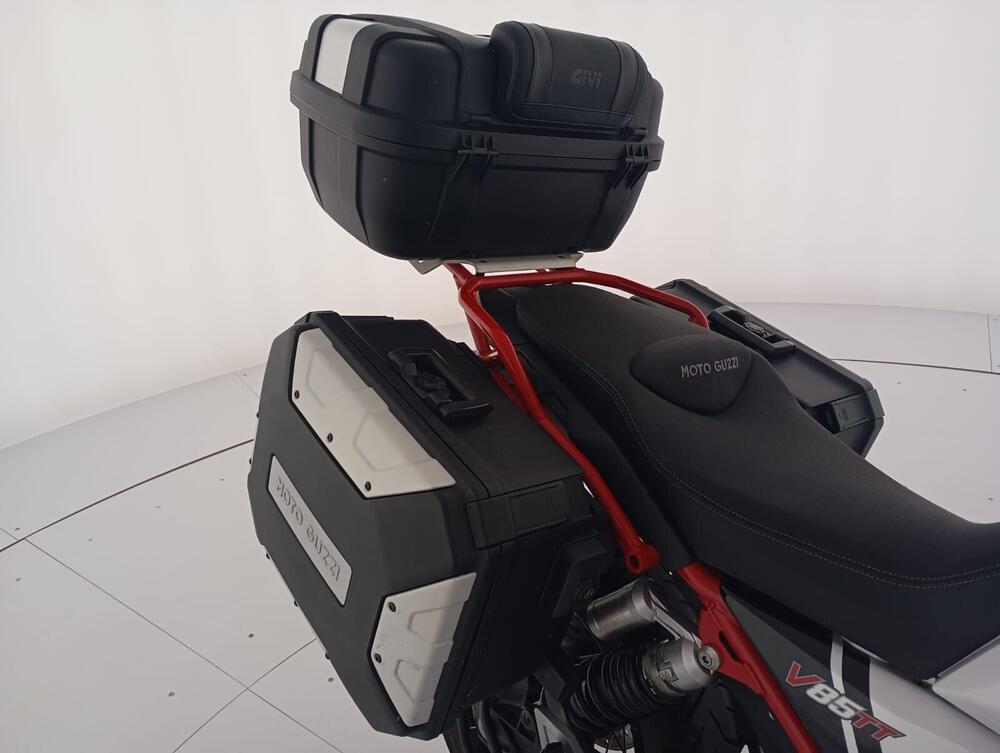 Moto Guzzi V85 TT Evocative Graphics (2021 - 23) (9)