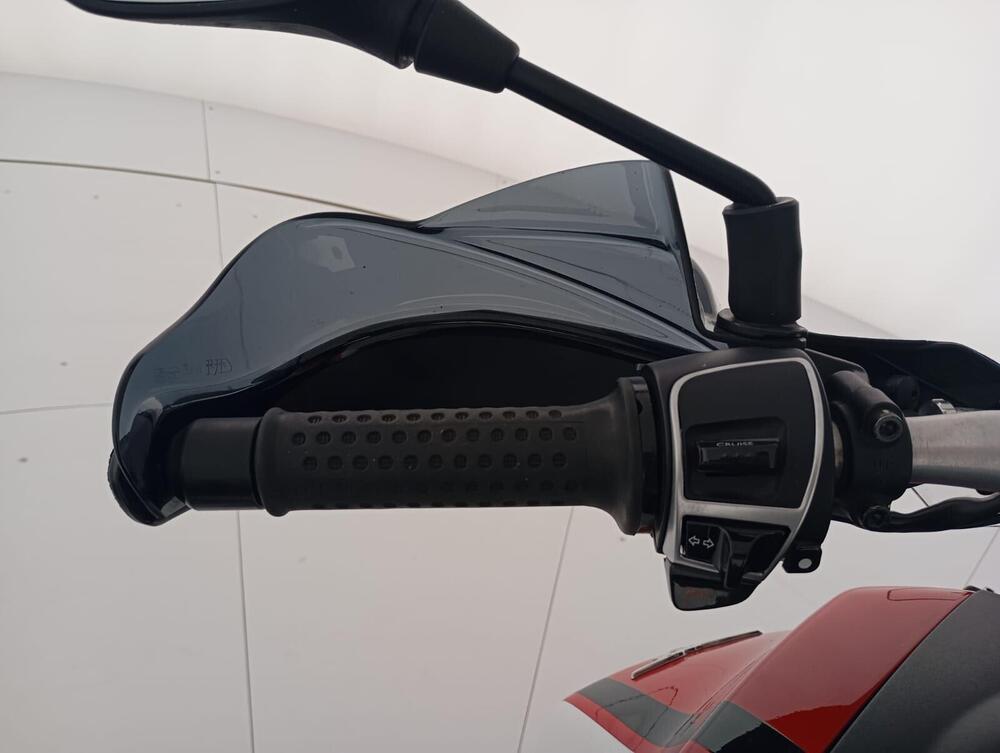 Moto Guzzi V85 TT Evocative Graphics (2021 - 23) (12)