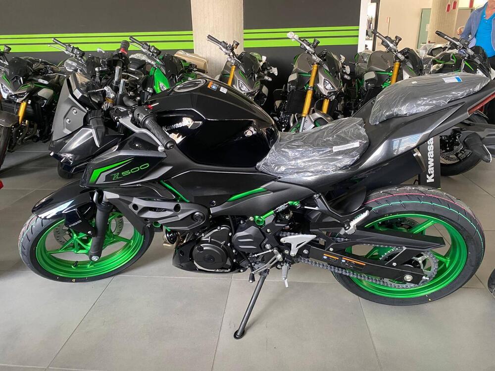 Kawasaki Z 500 SE (2024 - 26) (3)