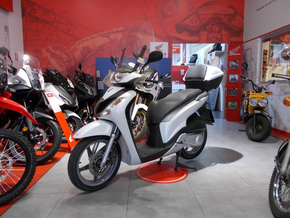 Honda SH 150 i (2009 - 12) (2)