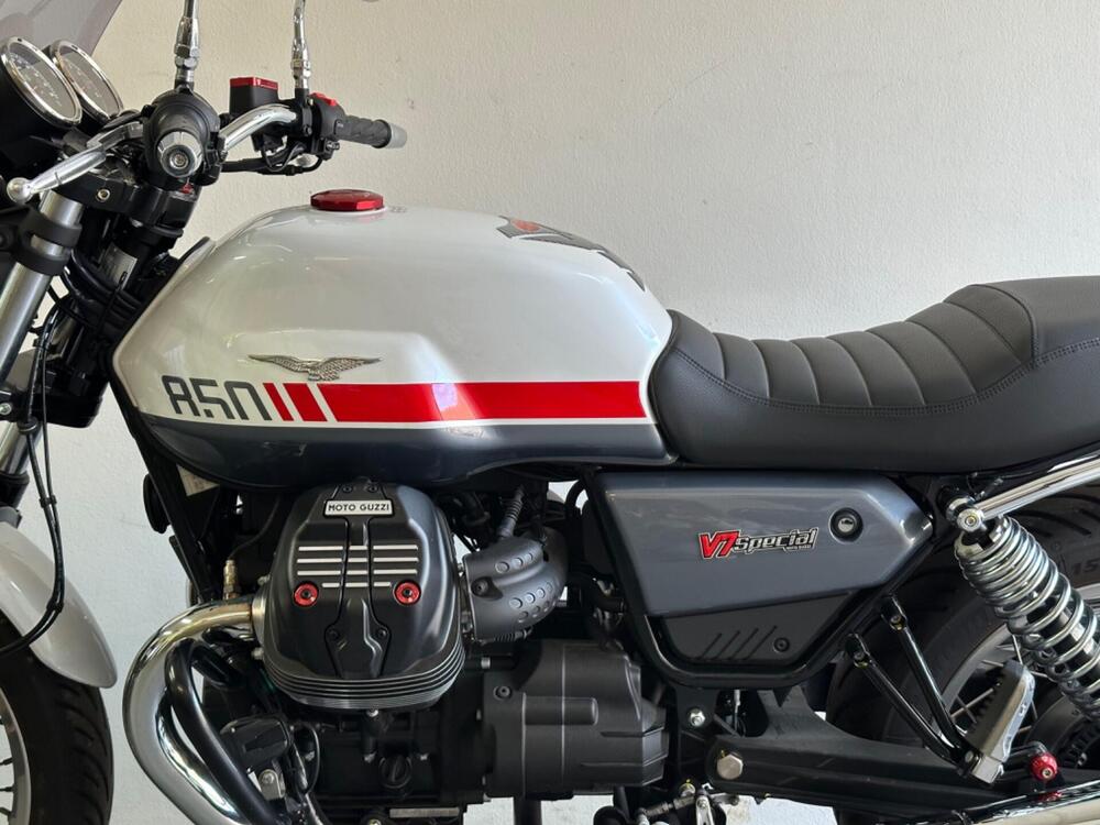 Moto Guzzi V7 Special (2021 - 24) (7)