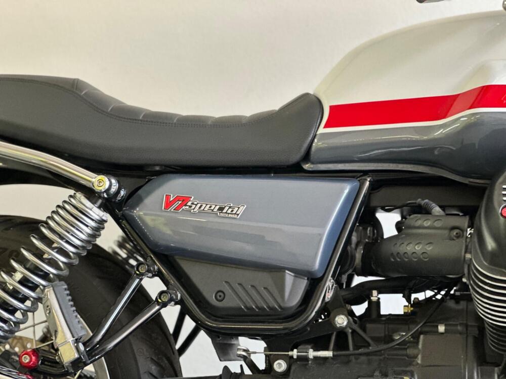 Moto Guzzi V7 Special (2021 - 24) (10)