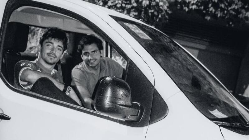 F1. Leclerc e la paura delle turbolenze, Sainz alla guida di un van dopo Baku: &quot;Avrei voluto ammazzarlo&quot;