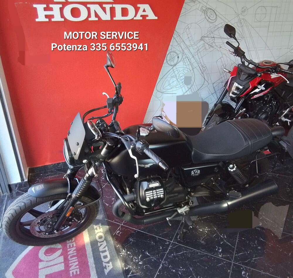 Moto Guzzi V7 Stone (2021 - 24) (2)