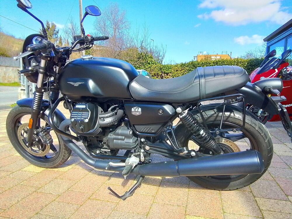 Moto Guzzi V7 Stone (2021 - 24) (7)