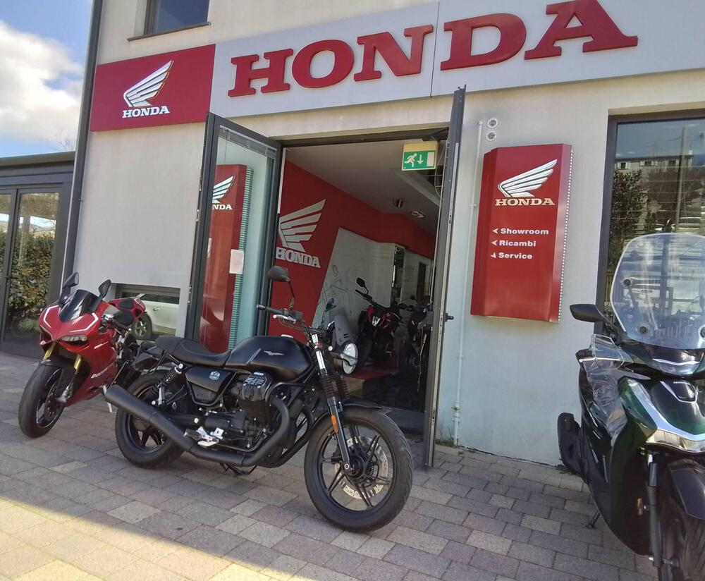 Moto Guzzi V7 Stone (2021 - 24) (13)