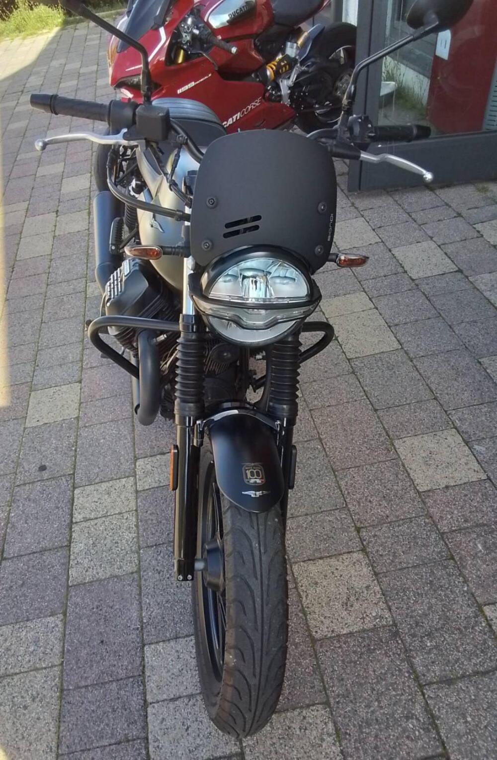 Moto Guzzi V7 Stone (2021 - 24) (16)