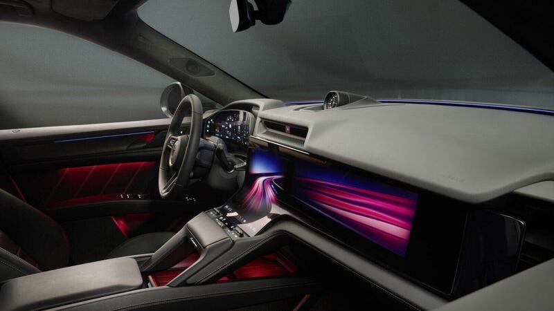 Porsche Cayenne elettrico 2025: interni rivoluzionari con il display pi&ugrave; grande di sempre