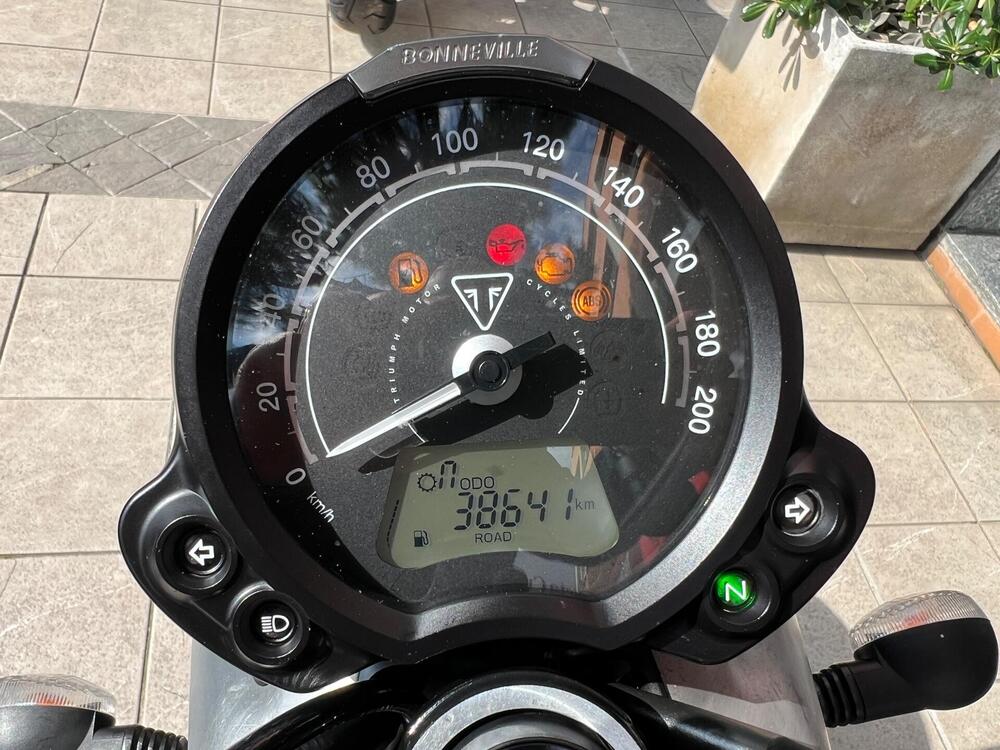 Triumph Street Twin 900 (2019 - 20) (5)