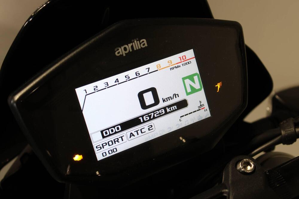 Aprilia Dorsoduro 900 (2017 - 20) (6)