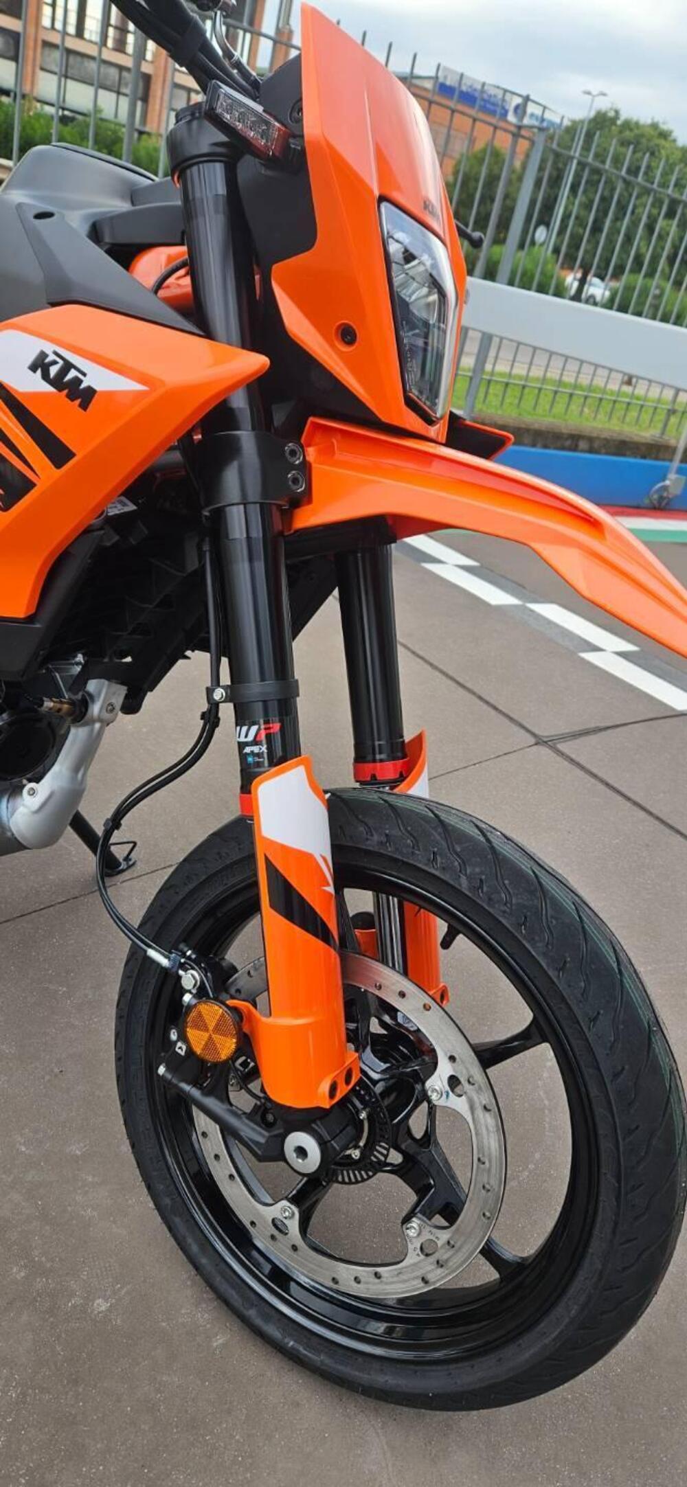 KTM 125 SMC R (2025) (14)