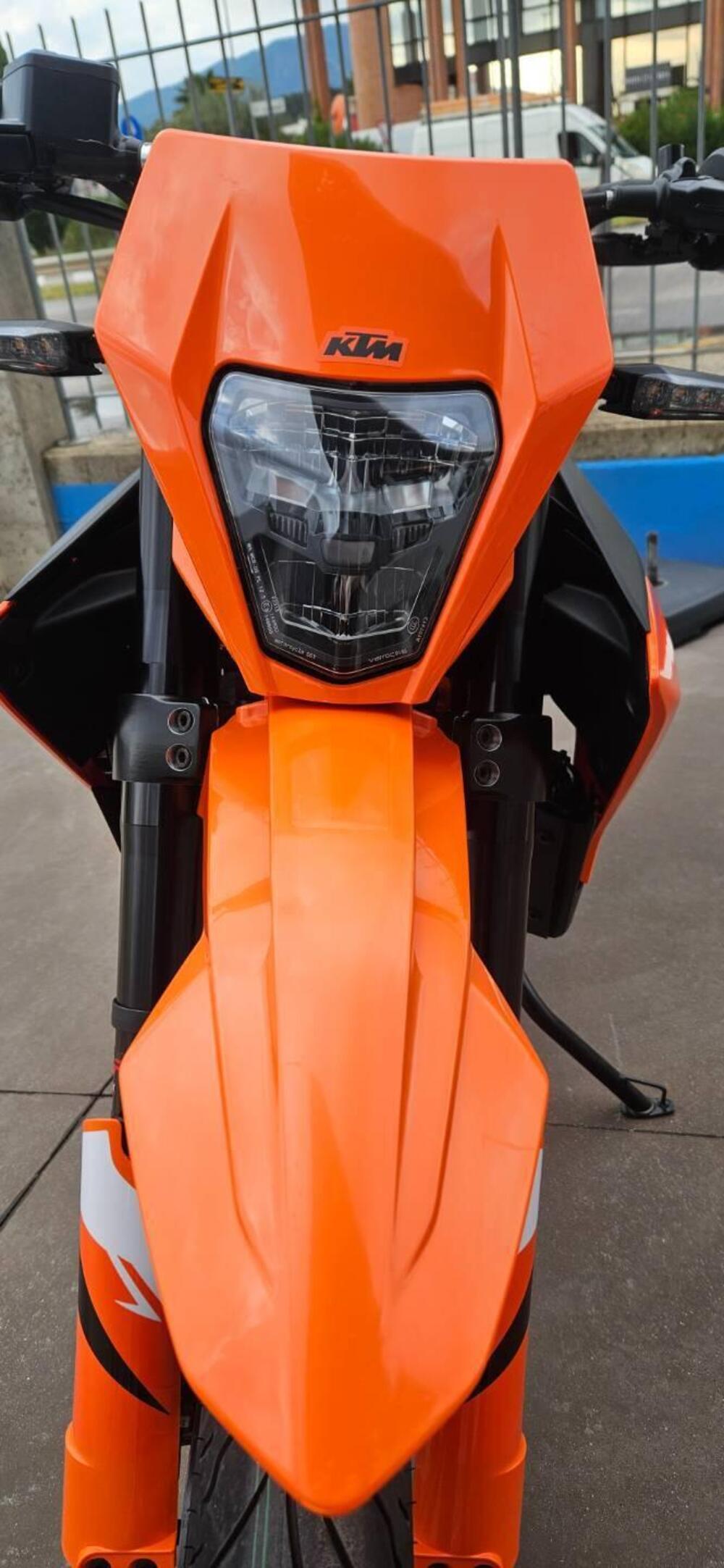 KTM 125 SMC R (2025) (15)