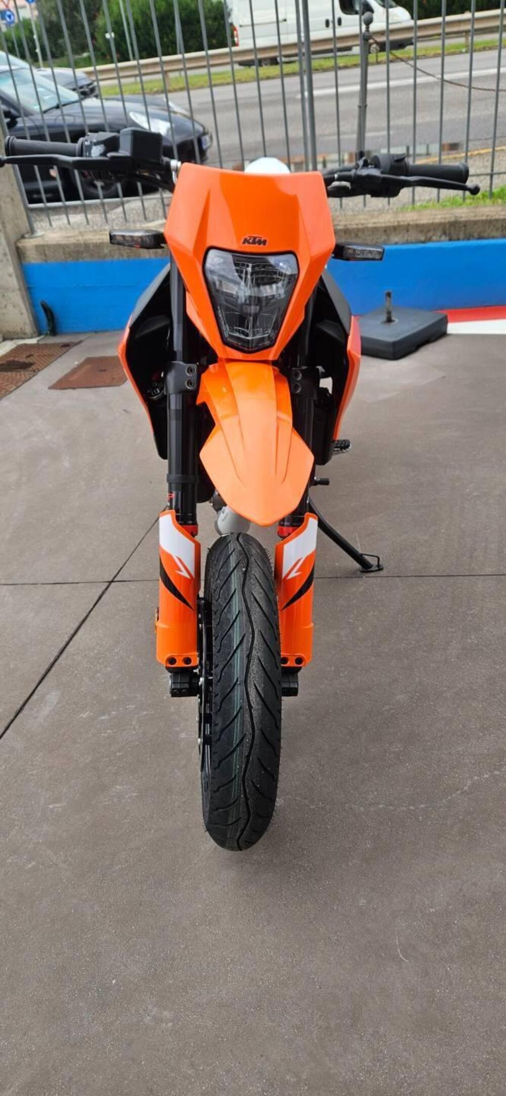 KTM 125 SMC R (2025) (16)