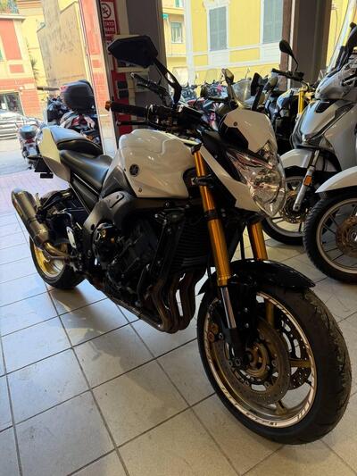 Yamaha FZ8 (2010 - 12) usata