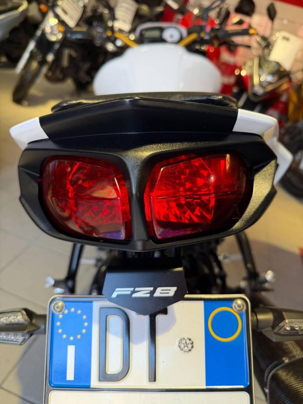 Yamaha FZ8 (2010 - 12) (8)