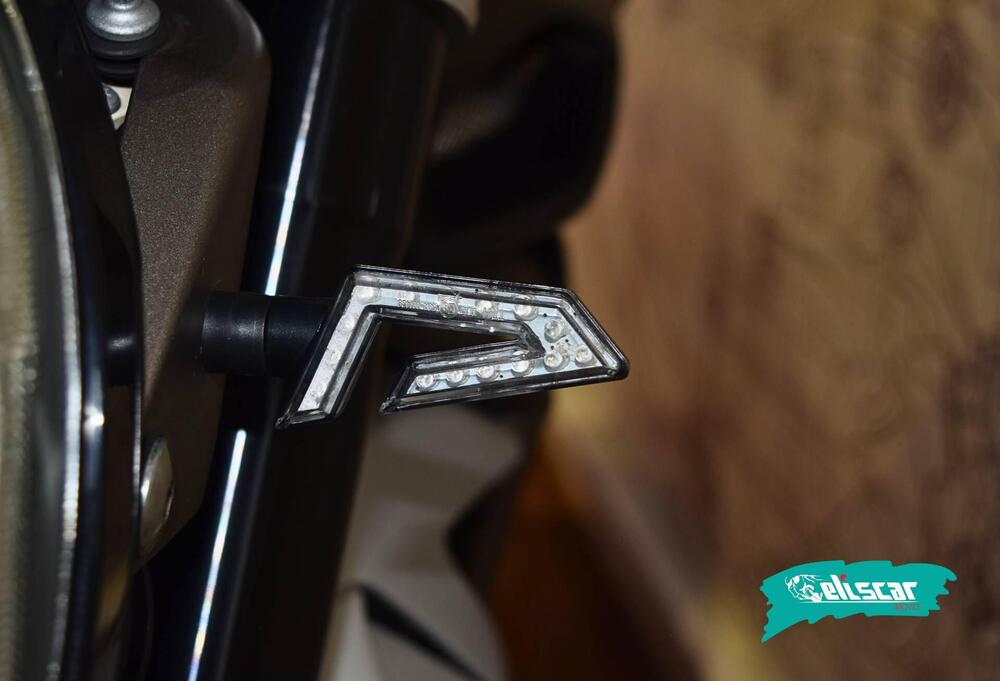 MV Agusta Brutale 990 R (2009 - 12) (9)