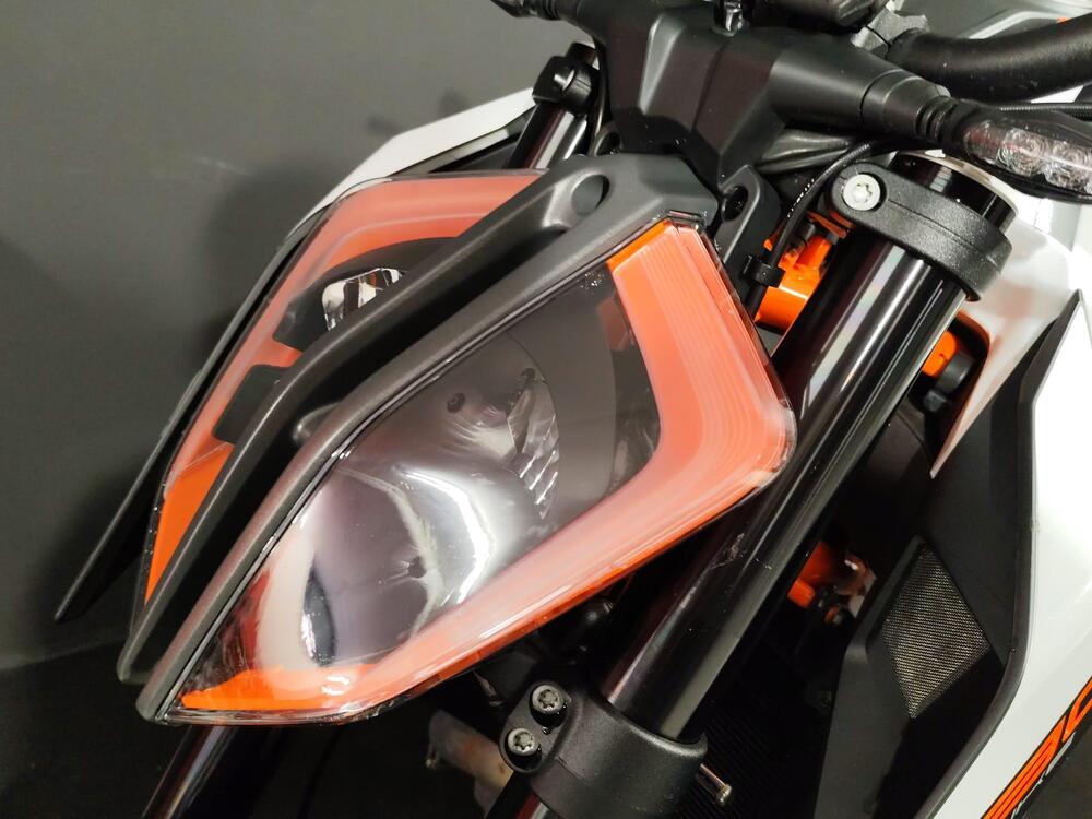 KTM 1290 Super Duke R (2019) (8)